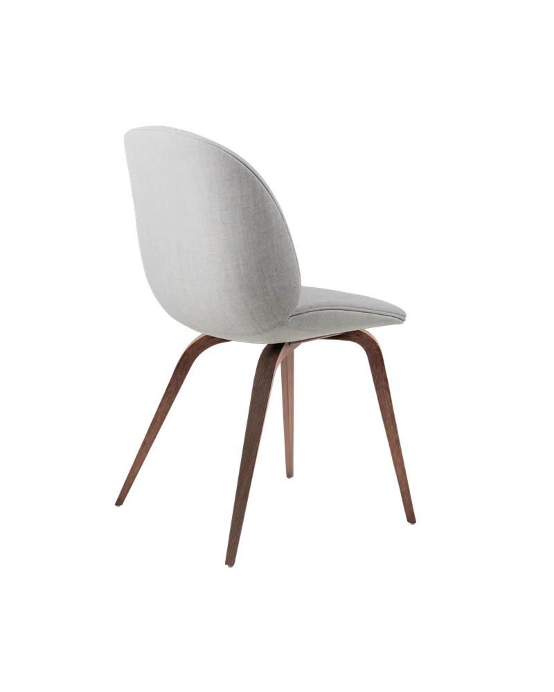 Beetle Dining Chair, Fully Upholstered von GUBI in Remix 3, Kvadrat (123, Standard), Wood base, American Walnut – Produktfoto 4 von 5