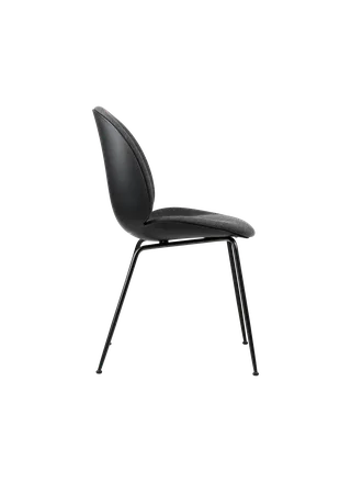 Beetle Dining Chair, Front Upholstered van GUBI in Hallingdal 65, Kvadrat (173, Standard), Matt Black, Black – productfoto 1 van 6