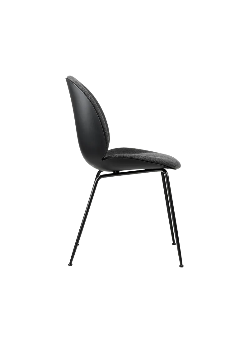 Beetle Dining Chair, Front Upholstered van GUBI in Hallingdal 65, Kvadrat (173, Standard), Matt Black, Black – productfoto 1 van 6