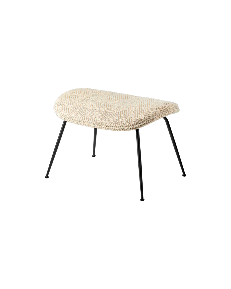 Beetle Ottoman van GUBI in Dora Boucle, Enzo Degli Angiuoni (0002, Standard), Matt Black – productfoto