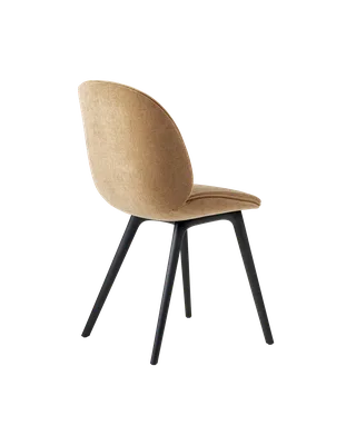 Beetle Dining Chair, Fully Upholstered van GUBI in Belsuede Special FR, Dedar (003, Standard), Plastic base, Black – productfoto 4 van 5