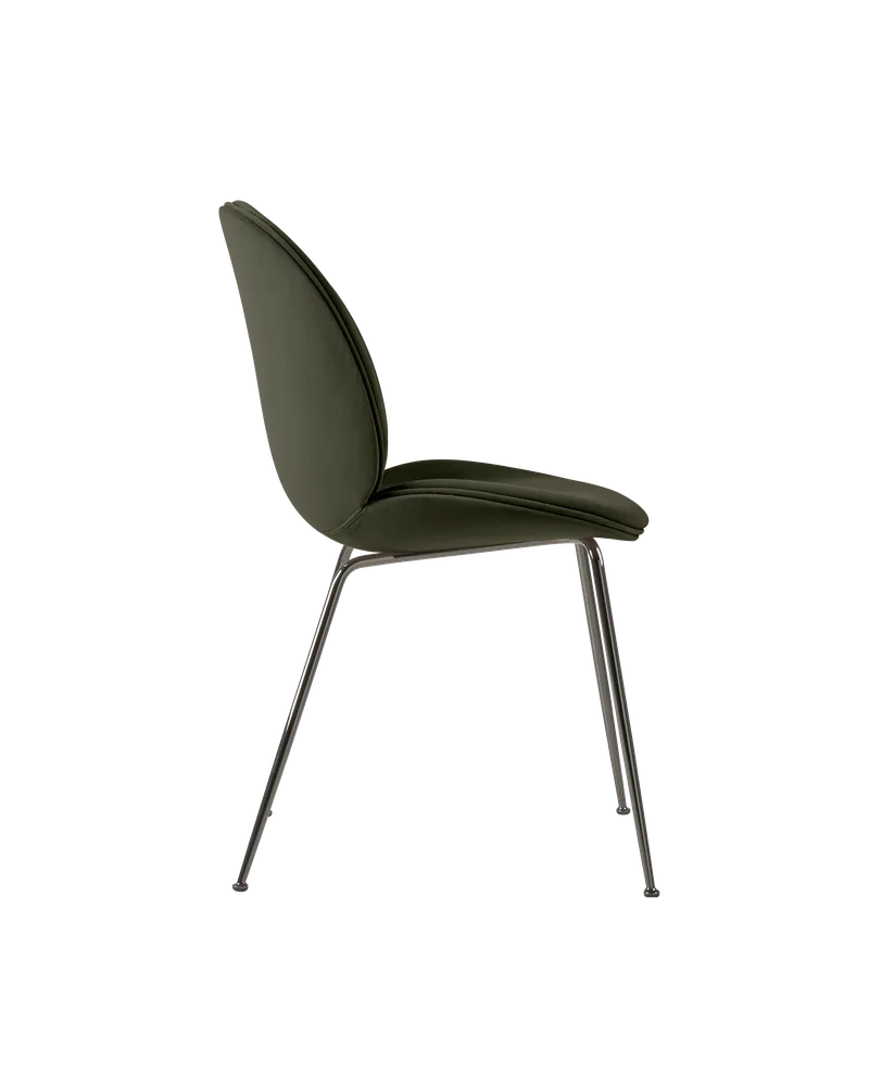 Beetle Dining Chair, Fully Upholstered von GUBI in Sunday, Dedar (018, Standard), Conic base, Black Chrome – Produktfoto 2 von 5