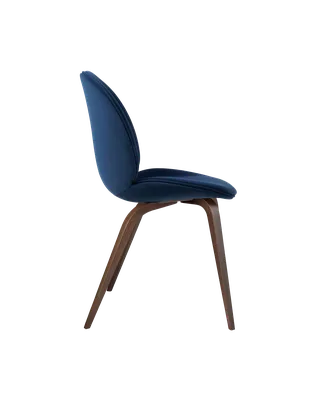 Beetle Dining Chair, Fully Upholstered von GUBI in Sunday, Dedar (003, Standard), Wood base, American Walnut – Produktfoto 2 von 5