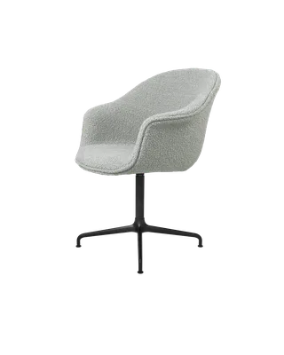 Bat Meeting Chair, Fully Upholstered de GUBI en Karakorum, Dedar (004, Standard), 4-star base, Matt Black – photo du produit 2 sur 2