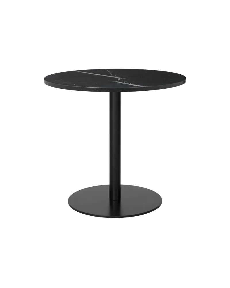 GUBI 1.0 Dining Table, Round de GUBI en Black Marquina Marble, Black base, Ø80 cm – photo du produit