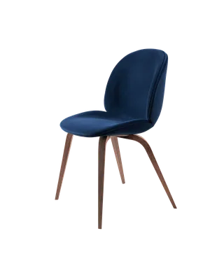 Beetle Dining Chair, Fully Upholstered von GUBI in Sunday, Dedar (003, Standard), Wood base, American Walnut – Produktfoto 5 von 5
