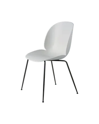 Beetle Dining Chair, Un-Upholstered van GUBI in Lunar Gray, Conic base, Matt Black – productfoto 3 van 3