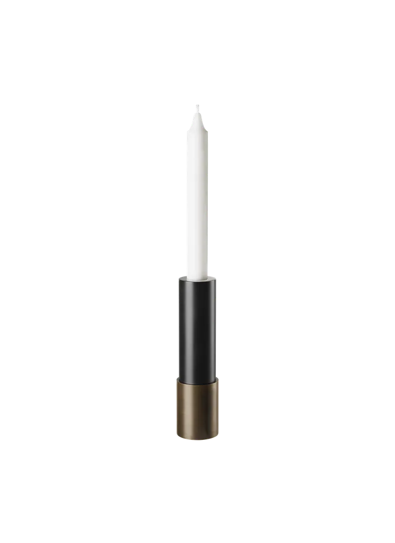 Candlestick de GUBI en H17 cm, Blackened Steel, Antique Brass – photo du produit 1 sur 2