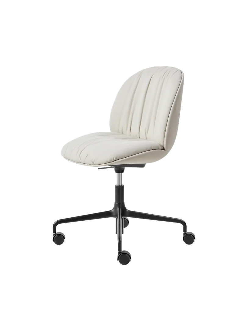 Beetle Soft Meeting Chair by GUBI in Reales, GUBI (001, Standard), Height adjustable 4-star base w. castors – product photo 3 of 3