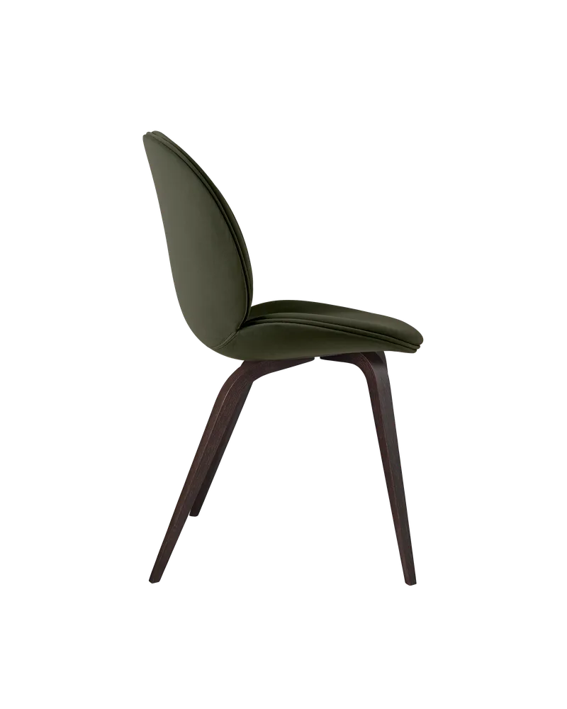 Beetle Dining Chair, Fully Upholstered von GUBI in Sunday, Dedar (018, Standard), Wood base, Smoked Oak – Produktfoto 2 von 5