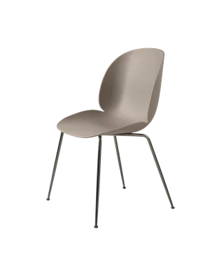 Beetle Dining Chair, Un-Upholstered von GUBI in New Beige, Conic base, Black Chrome – Produktfoto 3 von 3