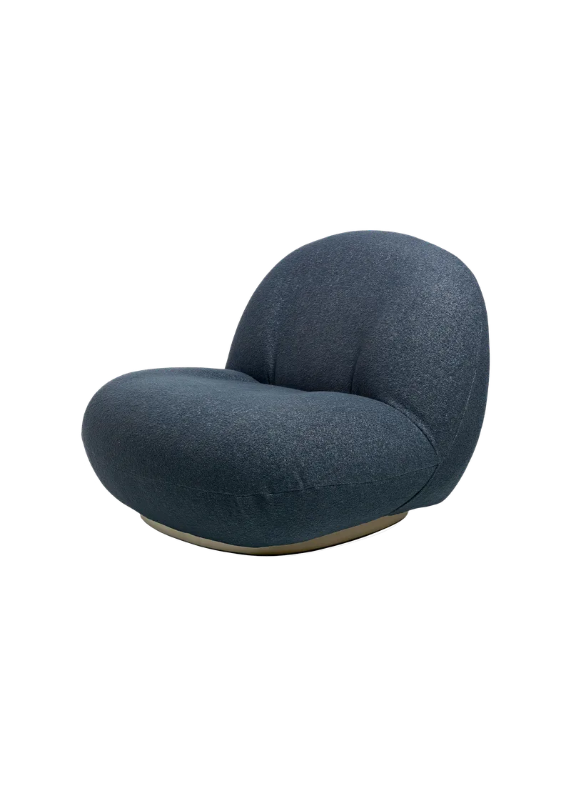 GUBI for UNICEF, Pacha Lounge Chair von GUBI in Harp, GUBI (102 Silver Grey, Standard), Pearl Gold – Produktfoto