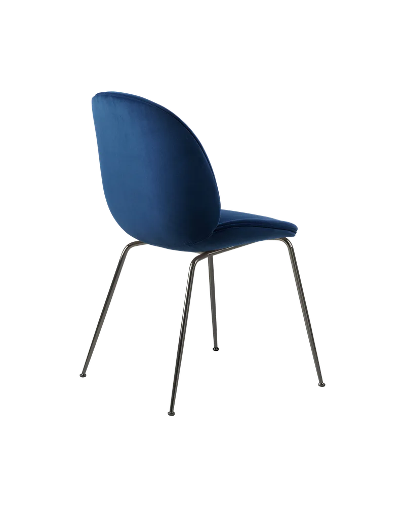 Beetle Dining Chair, Fully Upholstered von GUBI in Sunday, Dedar (003, Standard), Conic base, Black Chrome – Produktfoto 4 von 5