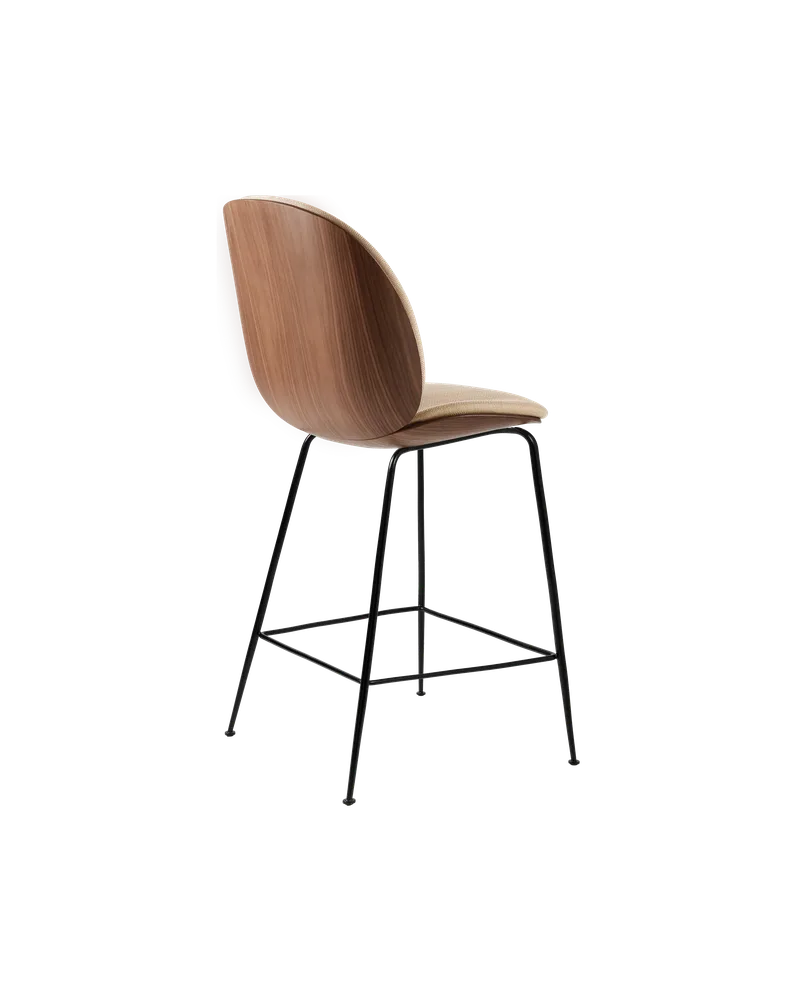 Beetle Counter Chair, 3D Veneer & Front Upholstered von GUBI in American Walnut Semi Matt Lacquered, Matt Black, Flair Special FR, Dedar (134, Standard) – Produktfoto 1 von 2
