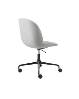 Beetle Meeting Chair, Fully Upholstered von GUBI in Remix 3, Kvadrat (123, Standard), Height adjustable 4-star base w. castors, Matt Black – Produktfoto 2 von 5