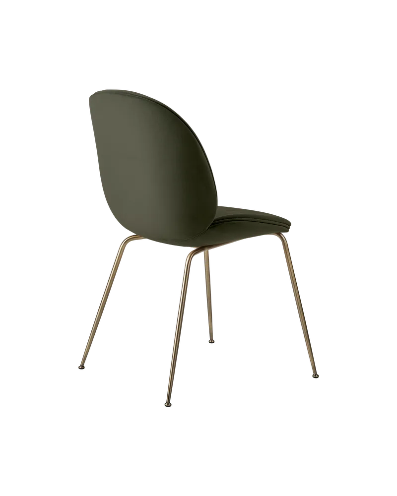 Beetle Dining Chair, Fully Upholstered von GUBI in Sunday, Dedar (018, Standard), Conic base, Antique Brass – Produktfoto 4 von 5