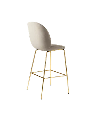 Beetle Bar Chair, Fully Upholstered van GUBI in Tempt, Gabriel (61168, Standard), Brass Semi Matt, Conic base – productfoto 2 van 4