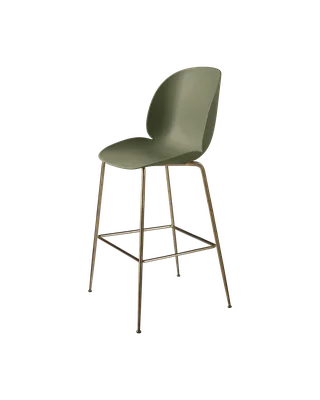 Beetle Bar Chair, Un-Upholstered van GUBI in Fern Green, Antique Brass, Conic base – productfoto 3 van 3