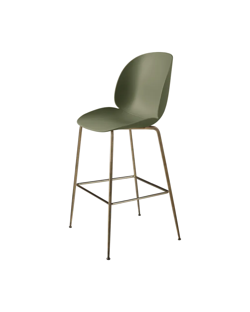 Beetle Bar Chair, Un-Upholstered van GUBI in Fern Green, Antique Brass, Conic base – productfoto 3 van 3
