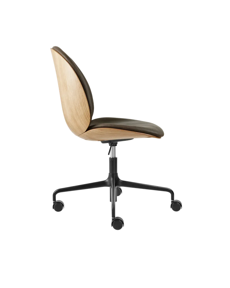 Beetle Meeting Chair, 3D Veneer & Front Upholstered by GUBI in Soft Leather, GUBI (Gray, Standard), Oak Semi Matt Lacquered, Height adjustable 4-star base w. castors, Matt Black – product photo 1 of 3