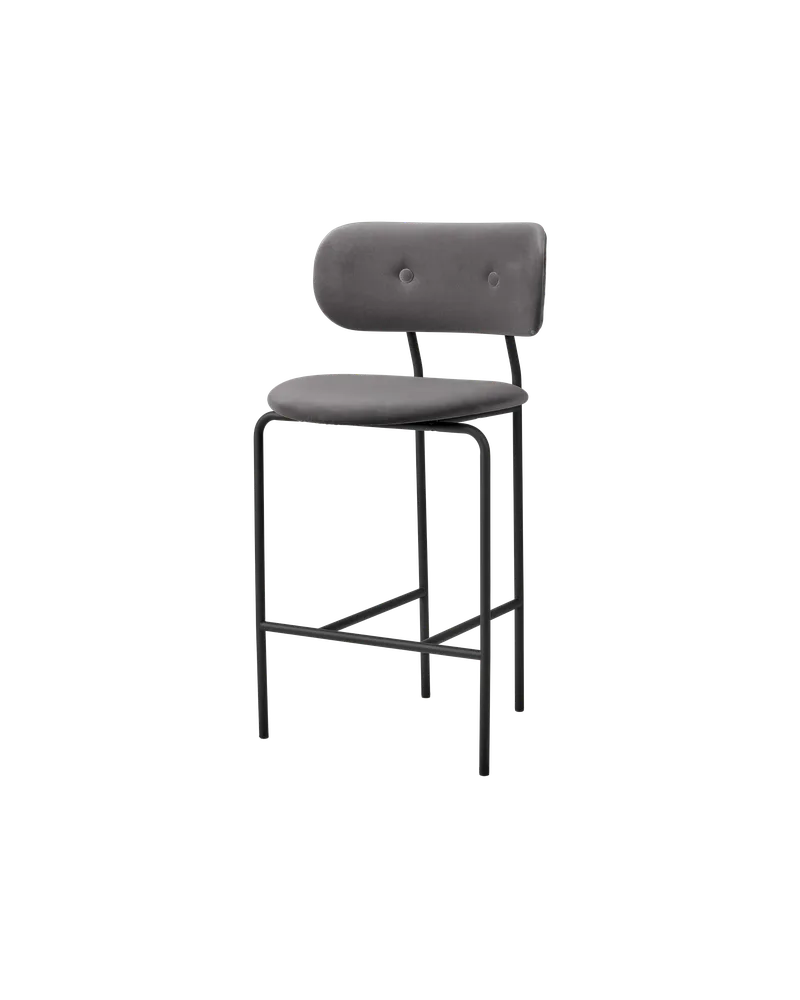 Coco Counter Chair, Fully Upholstered van GUBI in Sunday, Dedar (025, Standard), Matt Black – productfoto