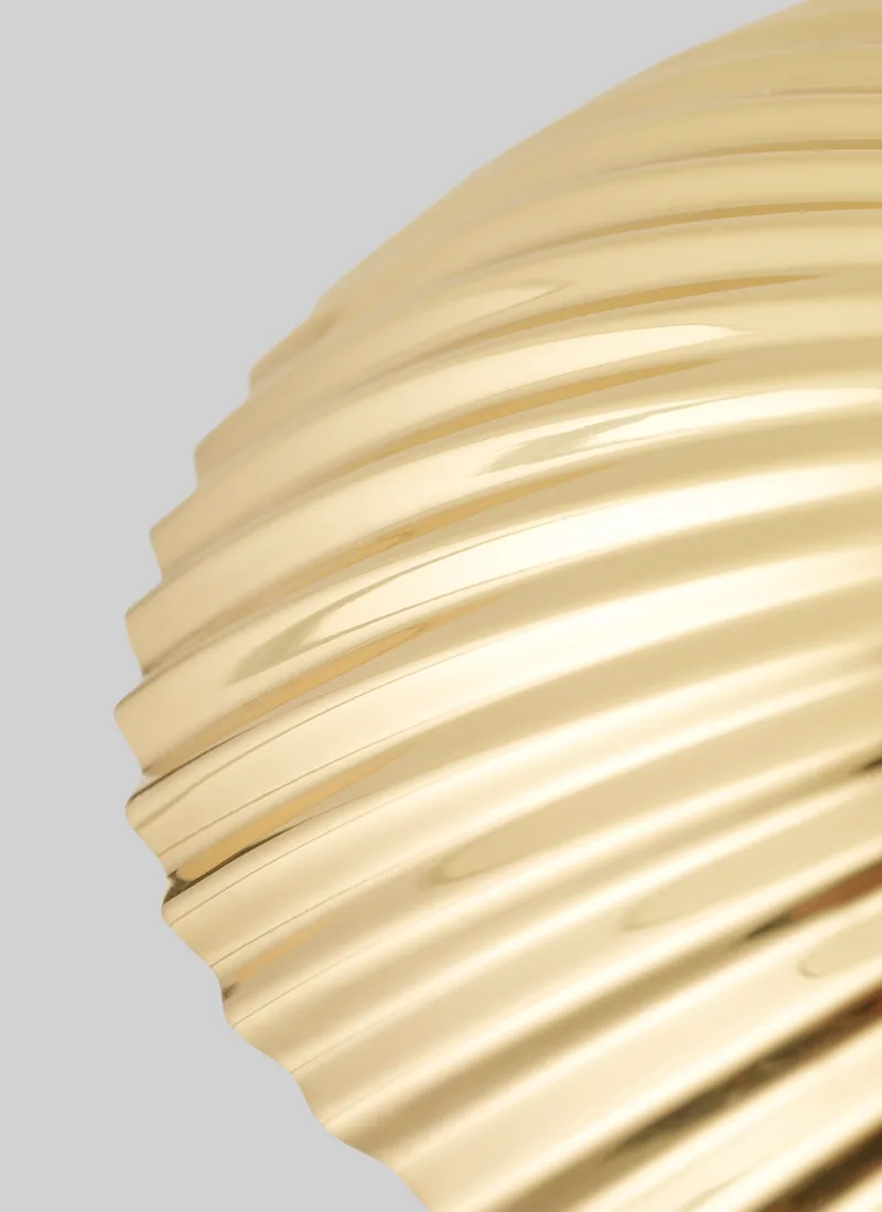 5321 Table Lamp de GUBI en Polished Brass, EU – photo d’ambiance 2 sur 7