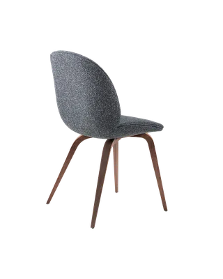 Beetle Dining Chair, Fully Upholstered von GUBI in Around Bouclé, Dedar (023, Standard), Wood base, American Walnut – Produktfoto 4 von 5