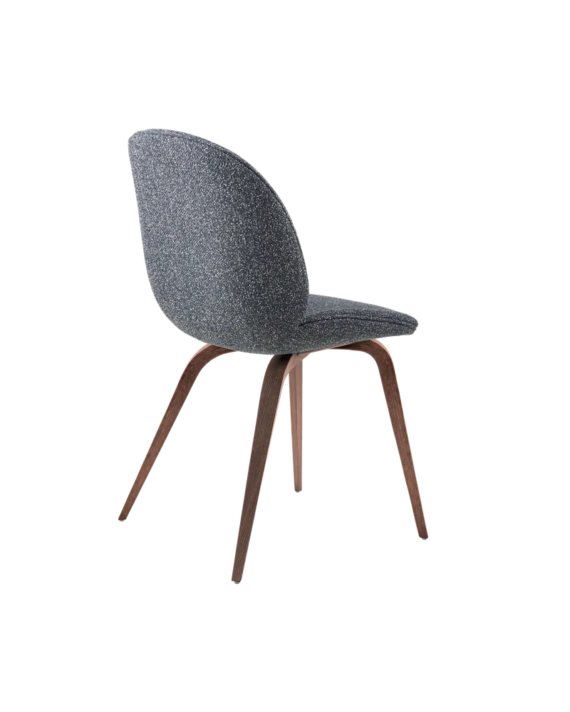 Beetle Dining Chair, Fully Upholstered von GUBI in Around Bouclé, Dedar (023, Standard), Wood base, American Walnut – Produktfoto 4 von 5
