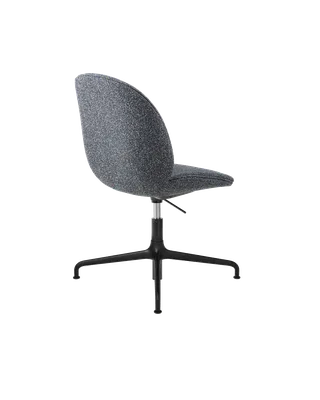 Beetle Meeting Chair, Fully Upholstered van GUBI in Around Bouclé, Dedar (023, Standard), Height adjustable 4-star base, Matt Black – productfoto 2 van 5