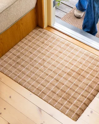 Grid Chocolate Strawberry by Heymat in 60 × 85, Chocolate Strawberry – interior photo 5 of 5