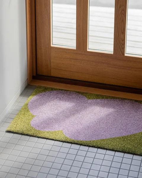 Heymat X Sight Unseen Lilac von Heymat in 58 × 81, Lilac – Ambientefoto 3 von 4
