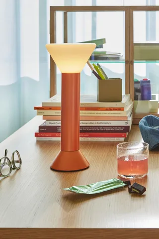 Flash Portable Lamp Metallic Orange von Hübsch – Ambientefoto 3 von 6