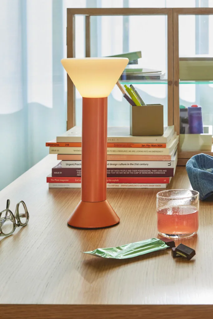 Flash Portable Lamp Metallic Orange von Hübsch – Ambientefoto 3 von 6