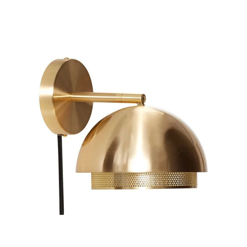 Edge Wall Lamp Brass von Hübsch – Produktfoto