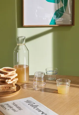 Orbit Jug Clear/Yellow van Hübsch – sfeerfoto 1 van 4