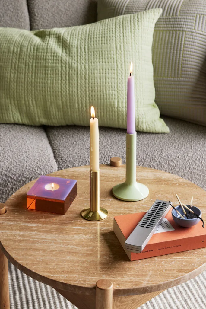 Kindred Candleholder Light green (set of 2) van Hübsch – sfeerfoto 2 van 4