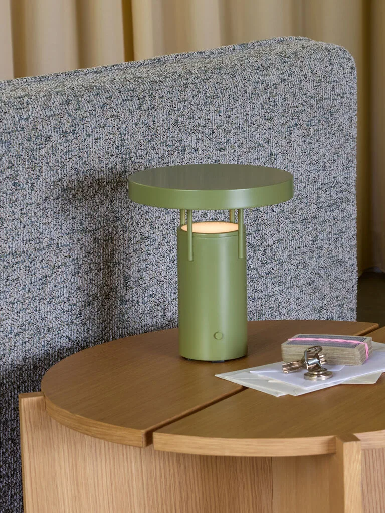 BringMe Portable Lamp Mini Green van Hübsch – sfeerfoto 1 van 2