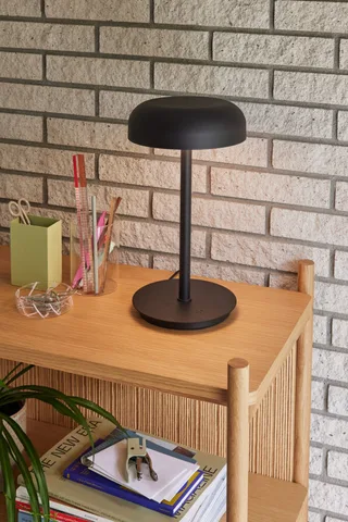 Velo Table Lamp Black van Hübsch – sfeerfoto 1 van 4