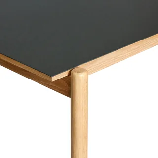 Oblique Dining Table Rectangular Black von Hübsch – Ambientefoto 1 von 5