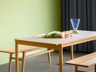Oblique Dining Table Rectangular Grey von Hübsch – Ambientefoto 4 von 6