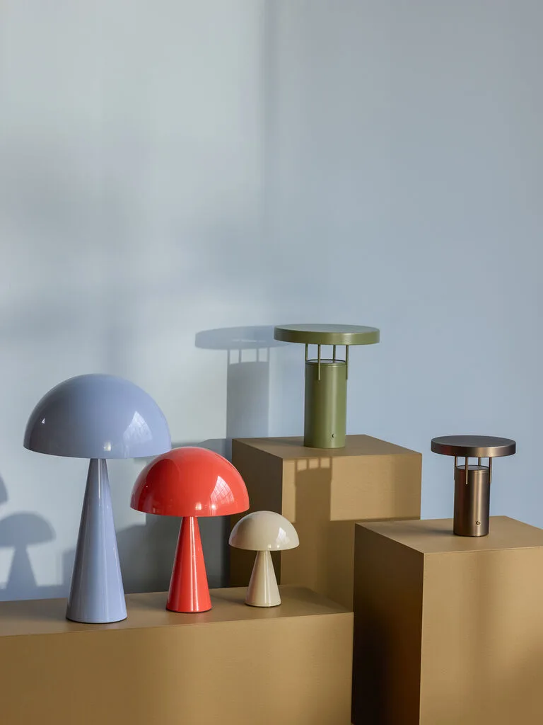 Mush Table Lamp Tall Ice Blue von Hübsch – Ambientefoto 2 von 3