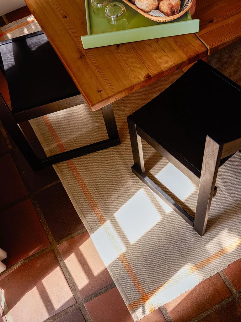 Waku Rug Sand von Hübsch – Ambientefoto 2 von 3