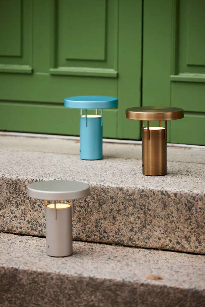 BringMe Portable Lamp Mini Metallic Turquoise von Hübsch – Ambientefoto 2 von 5