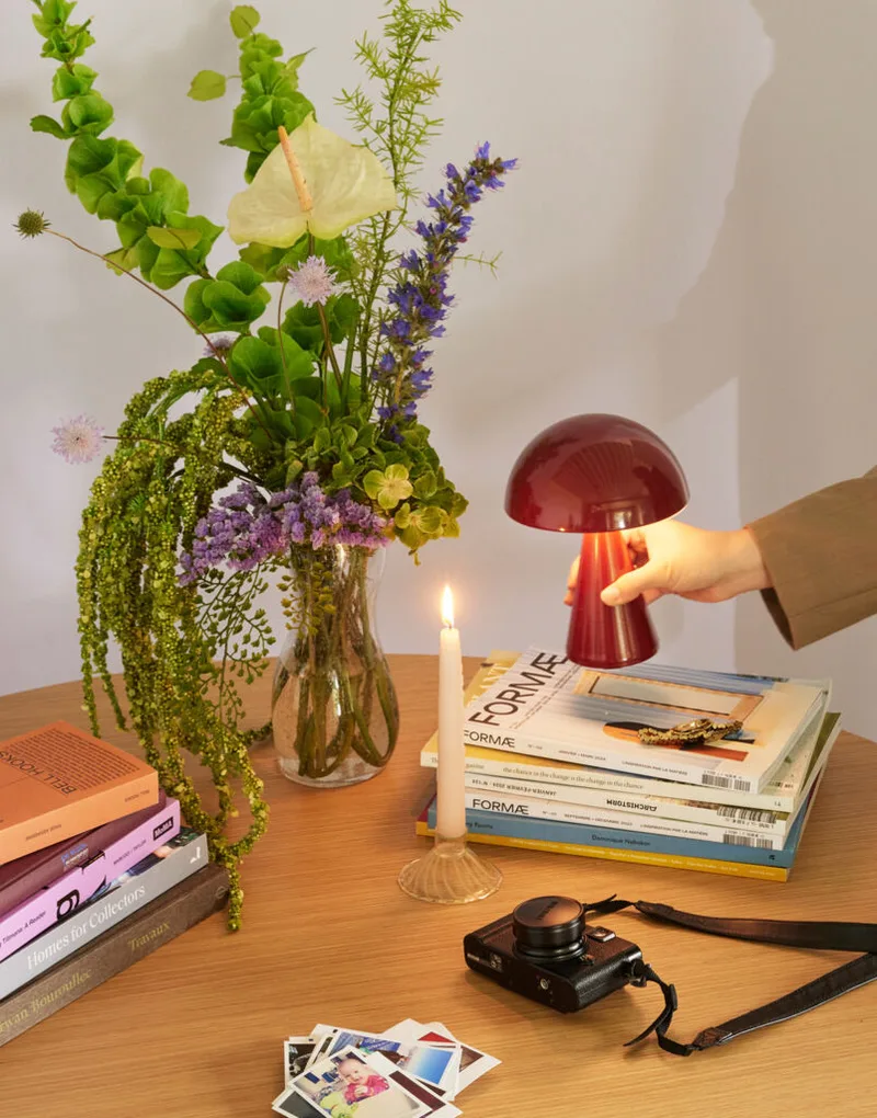 Heir Candleholder Yellow van Hübsch – sfeerfoto 3 van 5