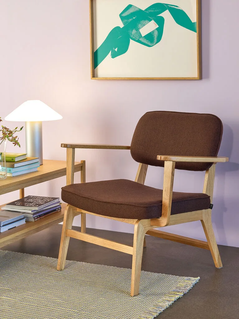 Haze Lounge Chair Dark Brown de Hübsch – photo d’ambiance 6 sur 7
