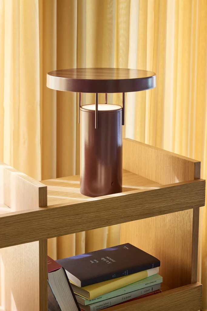 BringMe Portable Lamp Metallic Burgundy van Hübsch – sfeerfoto 2 van 3