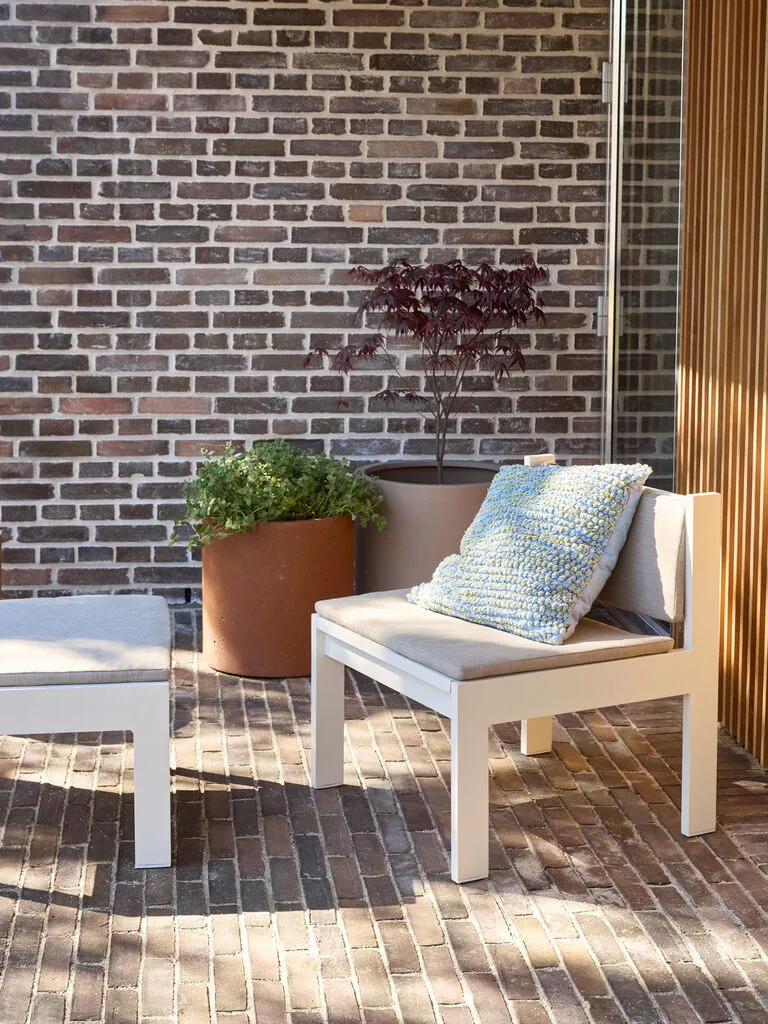 Haus Lounge Chair Beige van Hübsch – sfeerfoto 3 van 5