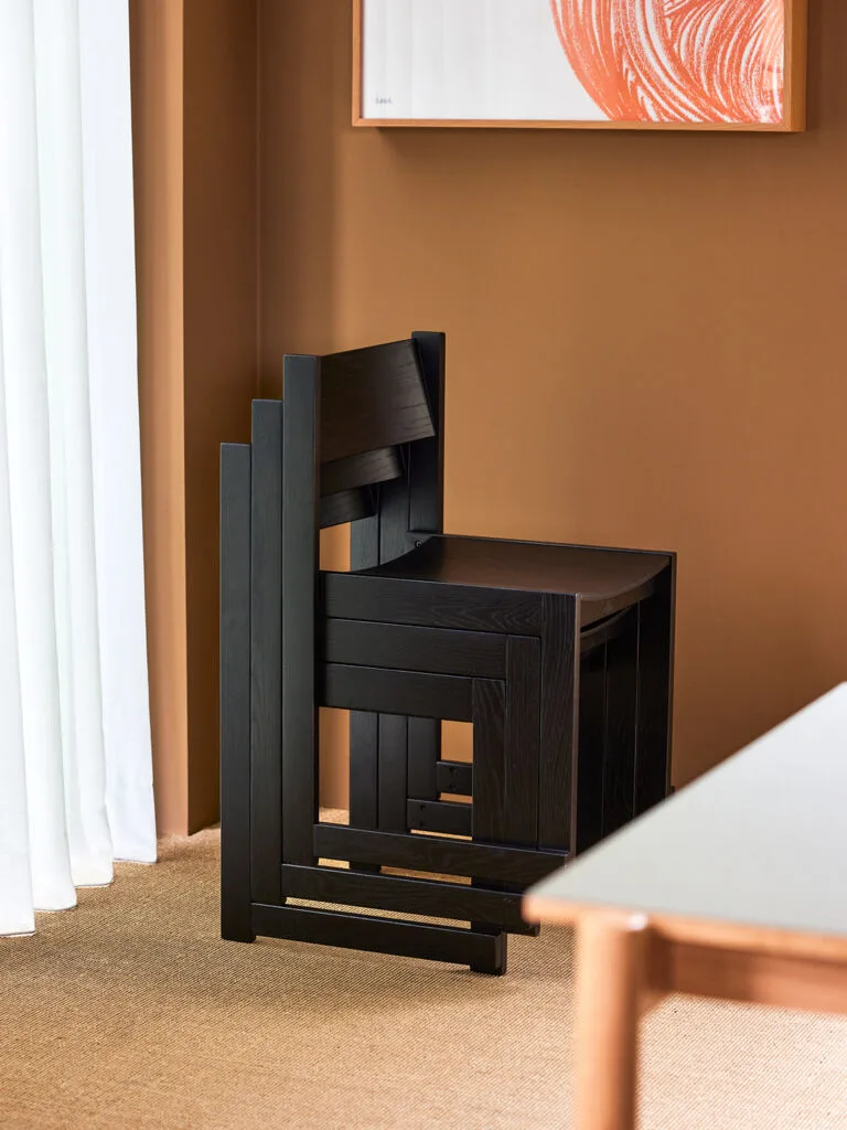 Forma Dining Chair Black van Hübsch – sfeerfoto 8 van 10
