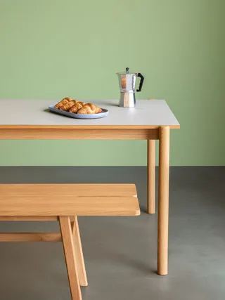Oblique Dining Table Rectangular Grey von Hübsch – Ambientefoto 5 von 6