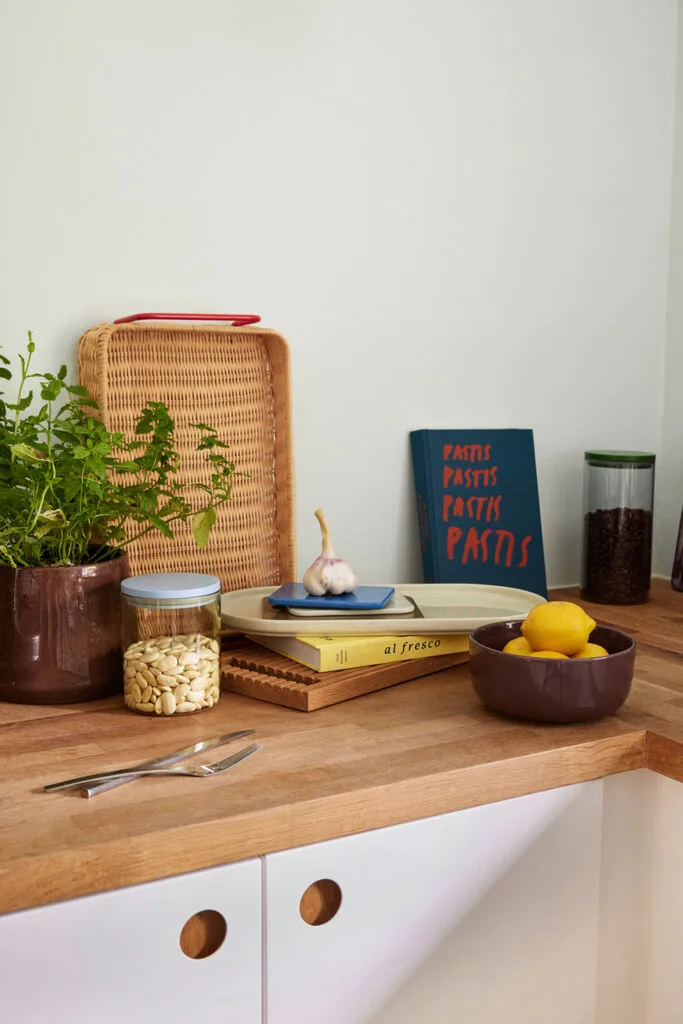 Splint Tray Red/Natural by Hübsch – interior photo 2 of 4